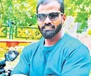 పది కిలోల బండరాయితో..నుజ్జు నుజ్జై తల