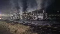 చిత్రదుర్గ్: ఆయిల్ ట్యాంకర్ ను బలంగా ఢీ కొట్టింది: డ్రైవర్