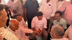 మంత్రి పెమ్మసానికి ముచ్చెమటలు పట్టించిన మందడం రైతులు