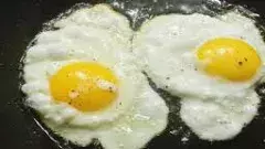 వామ్మో.. కోడిగుడ్డు.. తినేటట్టుగా లేదుగా ఆమ్లేటు!