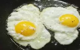 వామ్మో.. కోడిగుడ్డు.. తినేటట్టుగా లేదుగా ఆమ్లేటు! వామ్మో.. కోడిగుడ్డు.. తినేటట్టుగా లేదుగా ఆమ్లేటు!