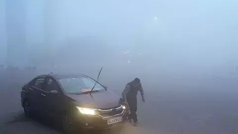 ఢిల్లీ విమానాశ్రయంలొ పొగమంచు