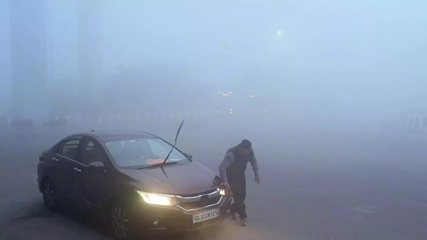 ఢిల్లీ విమానాశ్రయంలొ పొగమంచు ఢిల్లీ విమానాశ్రయంలొ పొగమంచు