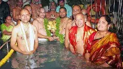 దేవలోకంగా మారిన తిరుమల.. వైభవంగా వైకుంఠ ద్వాదశి చక్రస్నానం