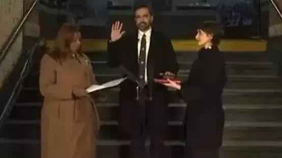 న్యూయార్క్: బైబిల్ పై కాకుండా ఖురాన్ పై ప్రమాణం చేసిన మమ్ధానీ