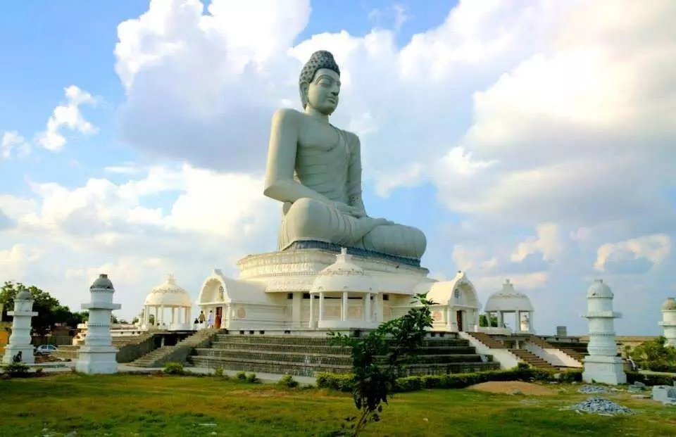 అమరావతి 2025: చిగురించిన ఆశ..చెదరని కన్నీరు!