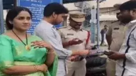 కలవడానికి వెళ్తే నోటీసులిచ్చారు