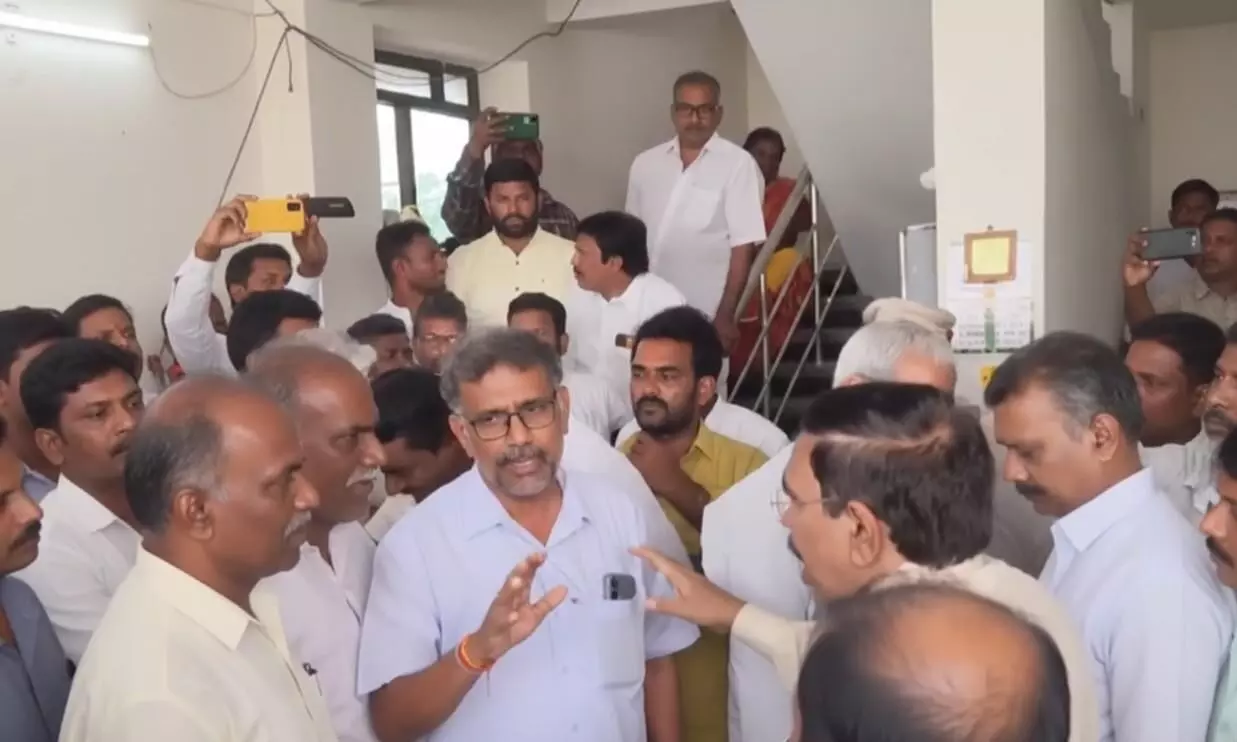 ఒలింపిక్స్ దేవుడెరుగు, ముందు మా బతుకేంటన్న అమరావతి రైతులు! ఒలింపిక్స్ దేవుడెరుగు, ముందు మా బతుకేంటన్న అమరావతి రైతులు!