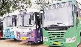 సమ్మె చేస్తే పండక్కి బస్సులెట్టా! ఊళ్లకి పోయేదెట్టా!! సమ్మె చేస్తే పండక్కి బస్సులెట్టా! ఊళ్లకి పోయేదెట్టా!!