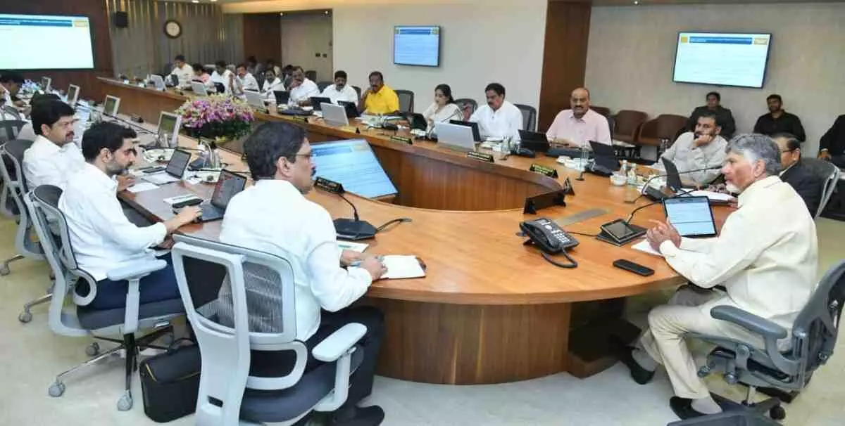 వైసీపీ క్రెడిట్ వార్కు చెక్ పెట్టండి..మంత్రులకు బాబు మాస్టర్ ప్లాన్ వైసీపీ క్రెడిట్ వార్కు చెక్ పెట్టండి..మంత్రులకు బాబు మాస్టర్ ప్లాన్