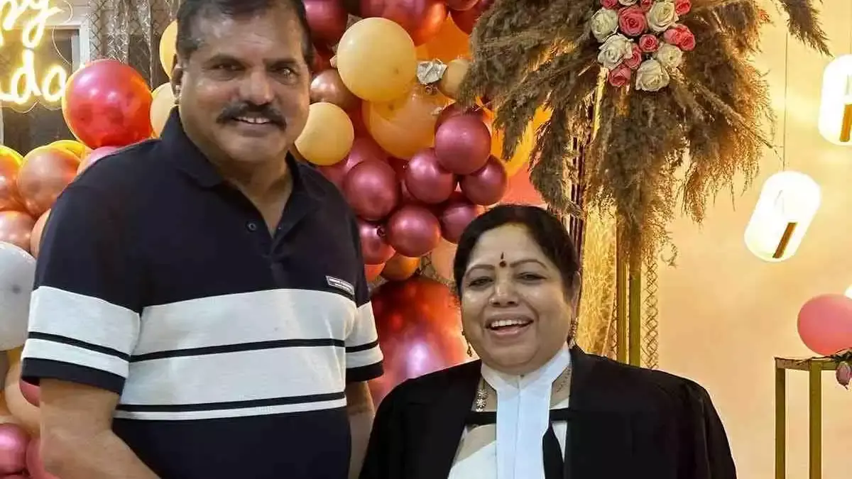 యువర్ ఆనర్,  నేను బొత్స ఝాన్సీ..!