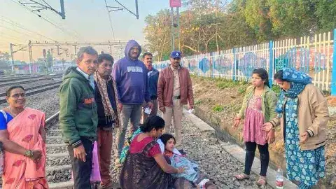 పట్టాలపైనే ప్రసవించిన గర్భిణీ!