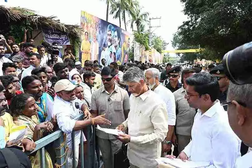 నారావారిపల్లెలో ప్రజల వద్దకు పాలన నారావారిపల్లెలో ప్రజల వద్దకు పాలన