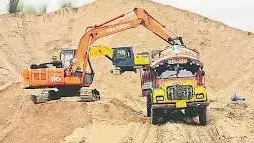 చిత్రావతిని కుళ్లబొడుస్తున్న ‘ఇసుక వీరులు’ ఎవరు?