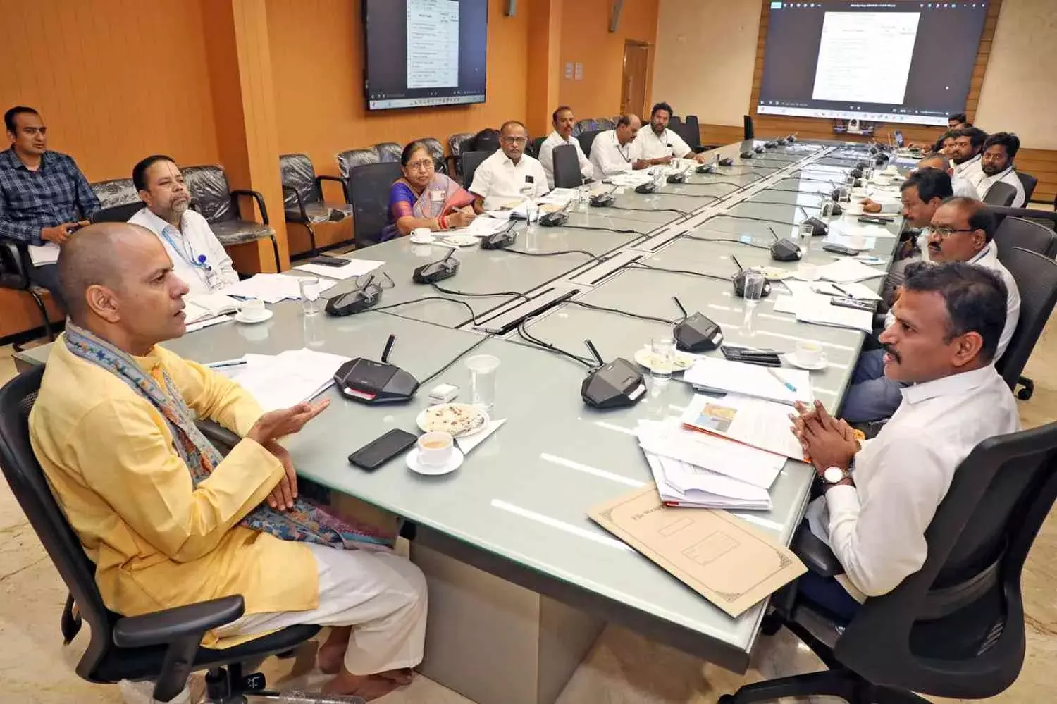 చిన్న గుళ్లకు తిప్పలు తప్పవేమో, రోజువారీ ఖర్చులకు వడ్డీ సొమ్మే ఆధారం!