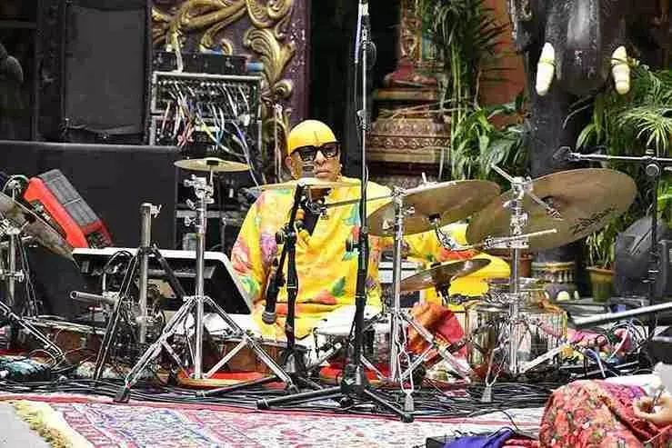 ఢం.. ఢం. ఢమారే... శ్రీవారికి డ్రమ్స్ తో  నీరాజనం