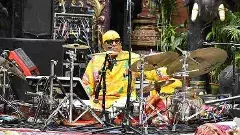 ఢం.. ఢం. ఢమారే... శ్రీవారికి డ్రమ్స్ తో  నీరాజనం