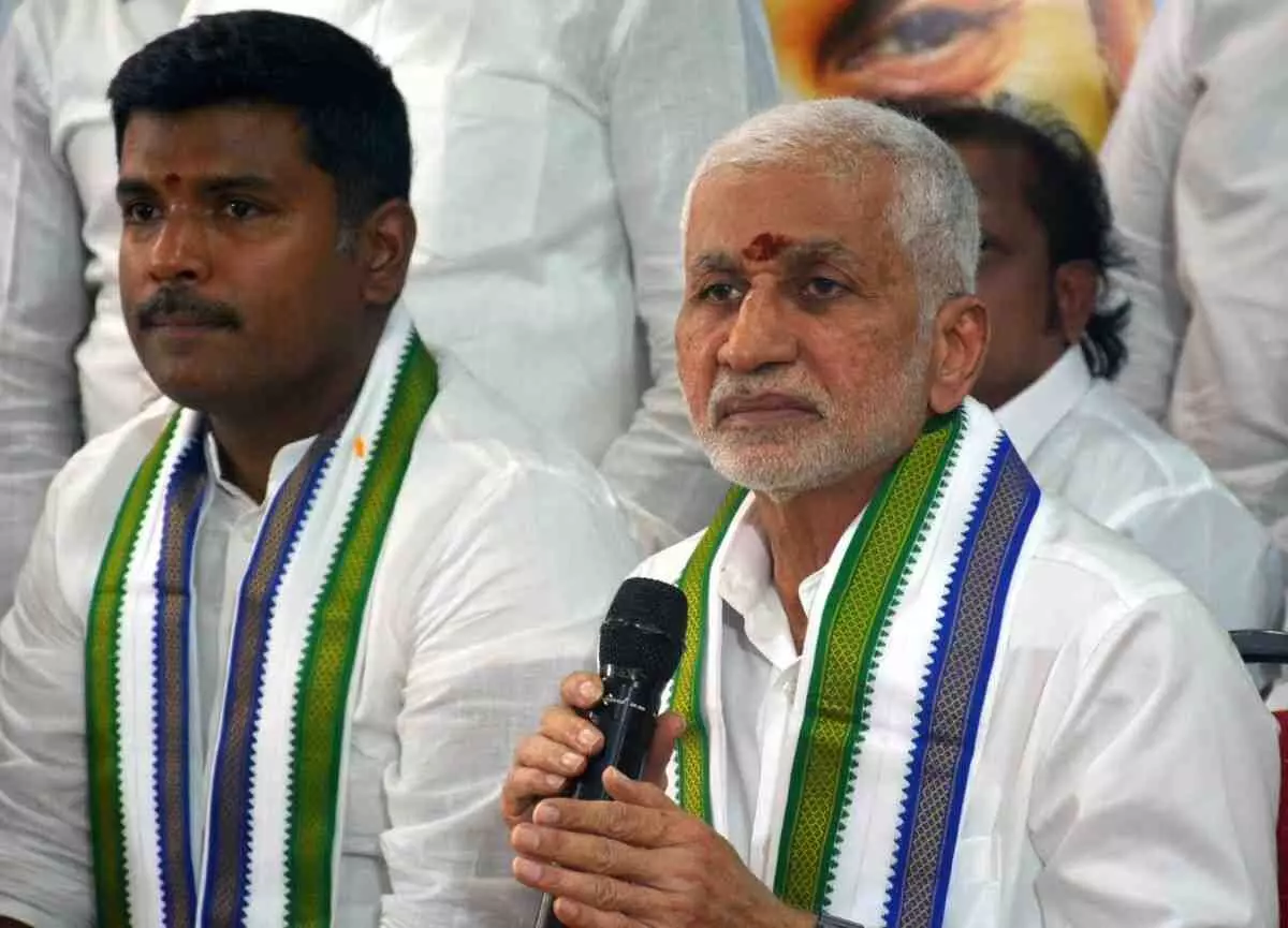 జగన్ వద్ద పాలేరులా పనిచేశా..విజయసాయిరెడ్డి సంచలన వ్యాఖ్యలు జగన్ వద్ద పాలేరులా పనిచేశా..విజయసాయిరెడ్డి సంచలన వ్యాఖ్యలు