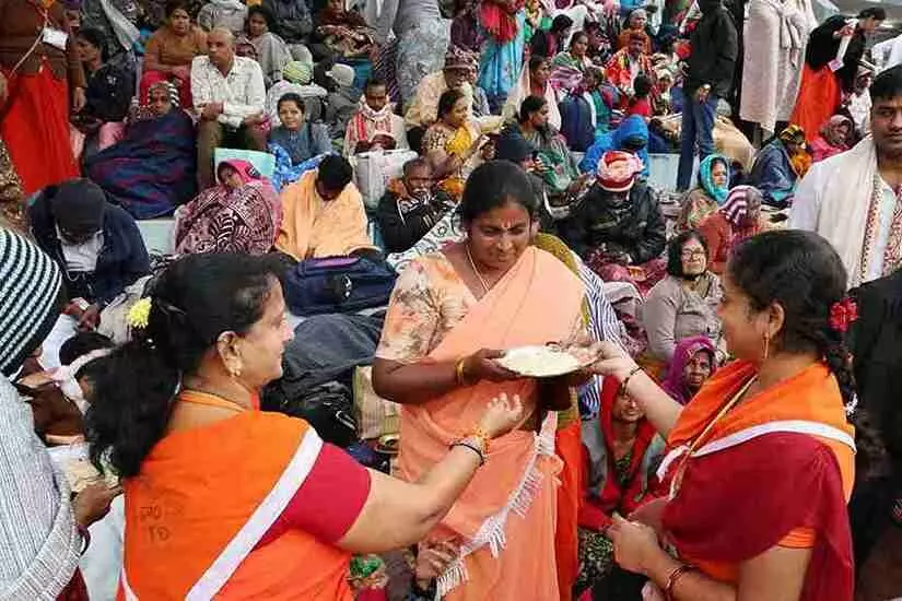 A record in Tirumala | ఒకే రోజు 9.42 లక్షల మందికి అన్నప్రసాదాల పంపిణీ A record in Tirumala | ఒకే రోజు 9.42 లక్షల మందికి అన్నప్రసాదాల పంపిణీ