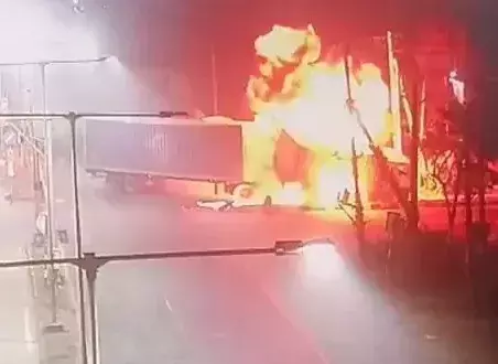 మృత్యువులా మారిన మలుపు..డ్రైవర్ సజీవదహనం