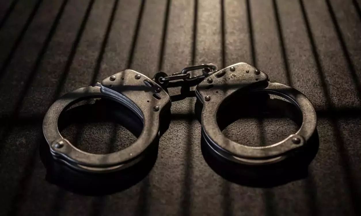 చెన్నై ట్రిపుల్ మర్డర్: డీఎంకే ప్రభుత్వంపై అన్నాడీఎంకే ఫైర్.. చెన్నై ట్రిపుల్ మర్డర్: డీఎంకే ప్రభుత్వంపై అన్నాడీఎంకే ఫైర్..