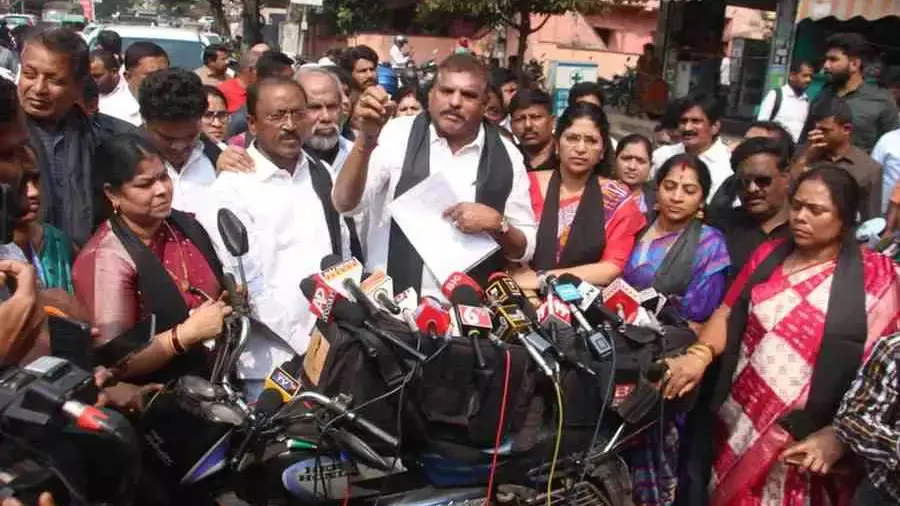 ‘గీతం’కి సర్కారీ భూమి సంతర్పణేనా?