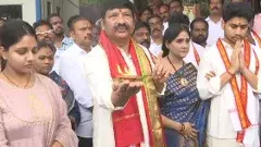 జోగి రమేష్ నివాసంపై పెట్రోల్ బాంబులతో దాడి