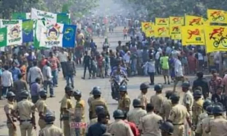 కల్తీ నెయ్యి మంటలు: వైసీపీ, టీడీపీ మధ్య చిచ్చు.. తిరుపతిలో ఆంక్షలు కల్తీ నెయ్యి మంటలు: వైసీపీ, టీడీపీ మధ్య చిచ్చు.. తిరుపతిలో ఆంక్షలు