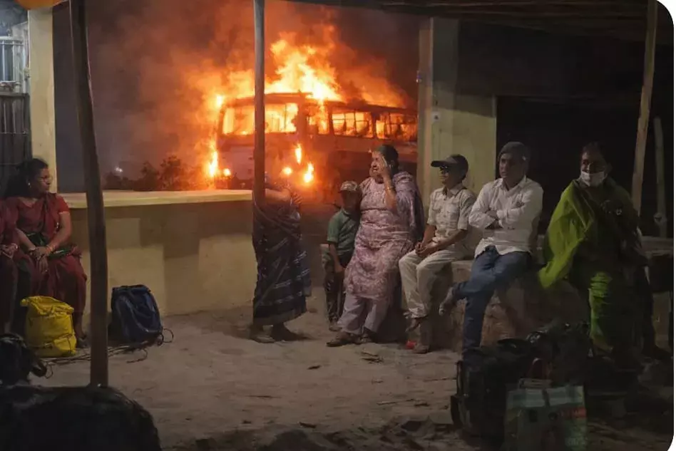 మంటల్లో ఆర్టీసీ బస్సు.. 29 మంది సురక్షితం..