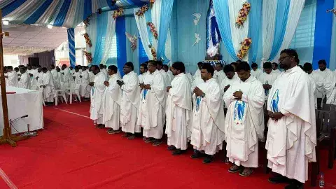 భక్తి రసధారలు పారుతున్న విజయవాడ కొండలు