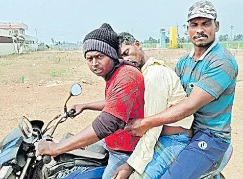 పేదరికంపై ’శవం‘ ప్రయాణం