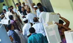 సూర్యాపేటలో కౌంటింగ్ ను పరిశీలిస్తున్న జిల్లా కలెక్టర్, ఎస్పి