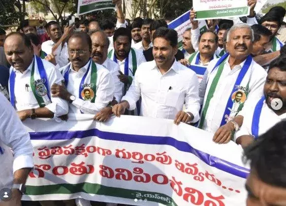 దేవుడి ఫోటోలతో నిరసన నేరమా? టీడీపీ డిమాండ్ ఉద్దేశం ఏమిటీ?