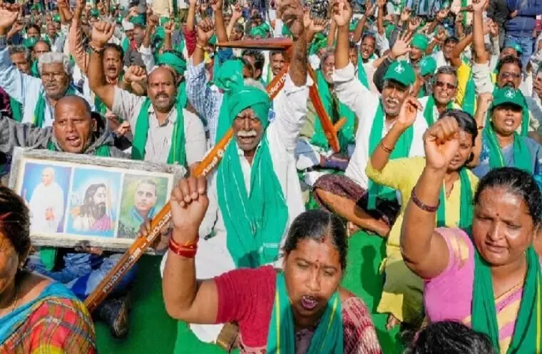 అమరావతి రైతుల ప్లాట్ల పాట్లు! అమరావతి రైతుల ప్లాట్ల పాట్లు!