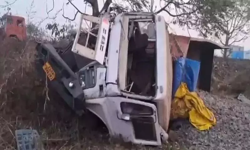 జాతీయ రహదారిపై ఘోర ప్రమాదం.. ఐదుగురు పోలీసులు మృతి.. జాతీయ రహదారిపై ఘోర ప్రమాదం.. ఐదుగురు పోలీసులు మృతి..