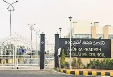 మండలిలో ’సీమ‘ సెగ..రేవంత్ రెడ్డి వ్యాఖ్యలను ఎందుకు ఖండించలేదన్న బొత్స మండలిలో ’సీమ‘ సెగ..రేవంత్ రెడ్డి వ్యాఖ్యలను ఎందుకు ఖండించలేదన్న బొత్స