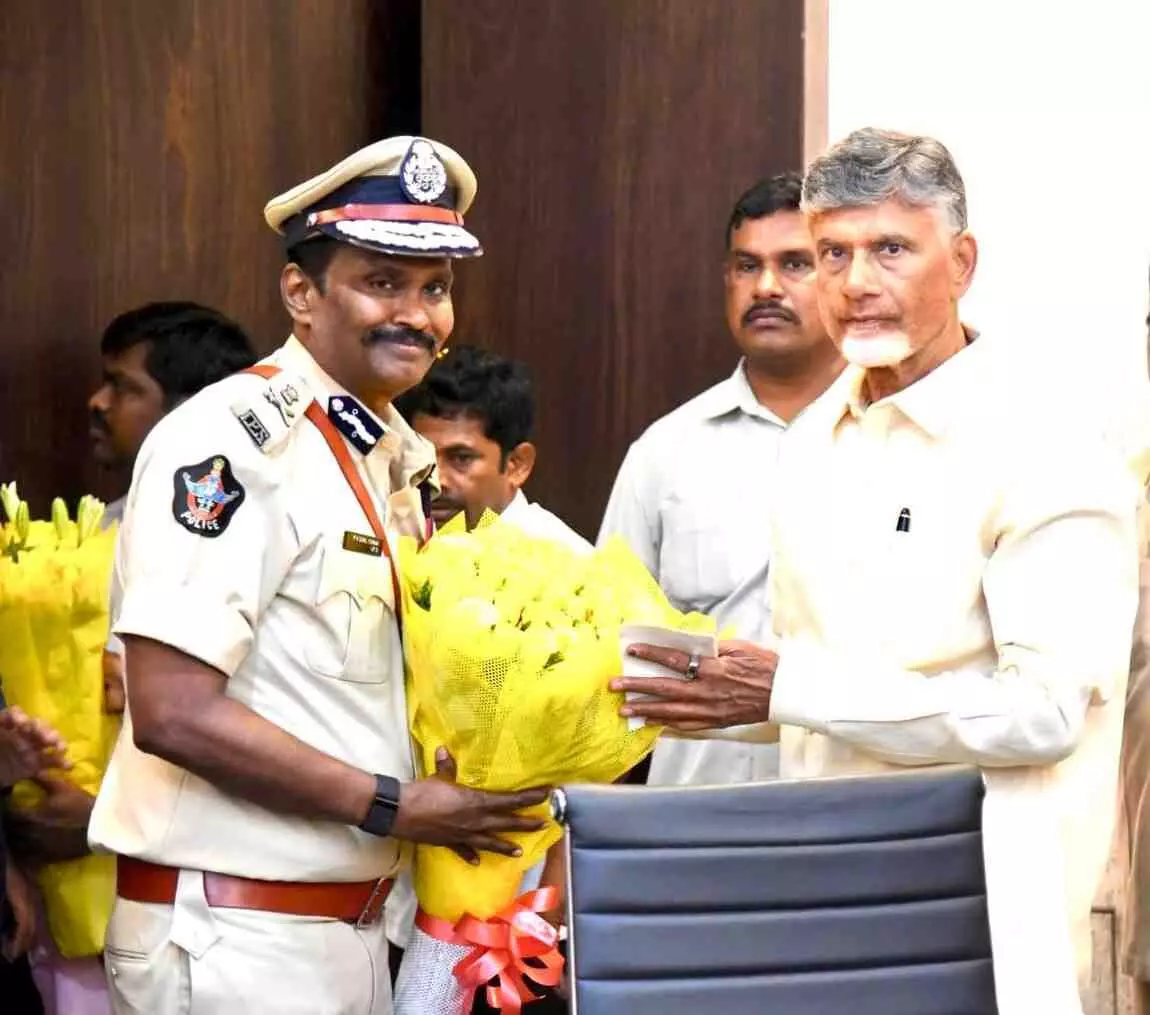 సాక్షులకు రక్షణ లేదు..రఘురామను అరెస్టు చేయాల్సిందే: పీవీ సునీల్ సాక్షులకు రక్షణ లేదు..రఘురామను అరెస్టు చేయాల్సిందే: పీవీ సునీల్