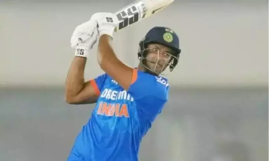 కొంపముంచిన శివం దూబే: ఒకే ఓవర్లో 26 పరుగులు! కొంపముంచిన శివం దూబే: ఒకే ఓవర్లో 26 పరుగులు!