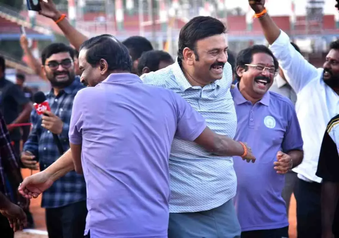 జస్ట్ పడితేనే విరిగాయి..మరి కొడితే ఇంకెలా ఉండాలి?