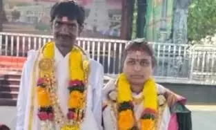 డీటీని పెళ్లి చేసుకున్నాడని రాళ్లతో కొట్టి చంపారు డీటీని పెళ్లి చేసుకున్నాడని రాళ్లతో కొట్టి చంపారు