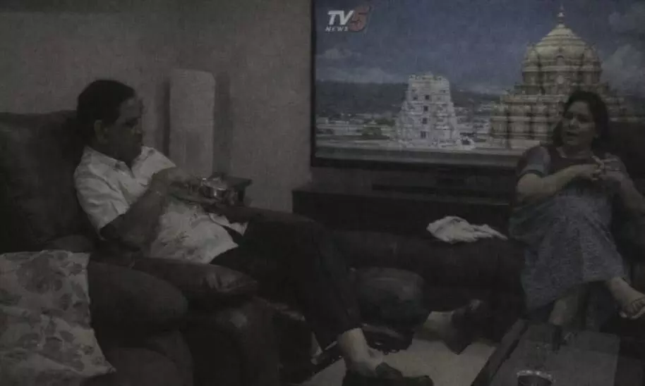 టీటీడీ చైర్మన్ నాయుడుతో ఉన్న ఈ మహిళ ఎవరంటే..? టీటీడీ చైర్మన్ నాయుడుతో ఉన్న ఈ మహిళ ఎవరంటే..?