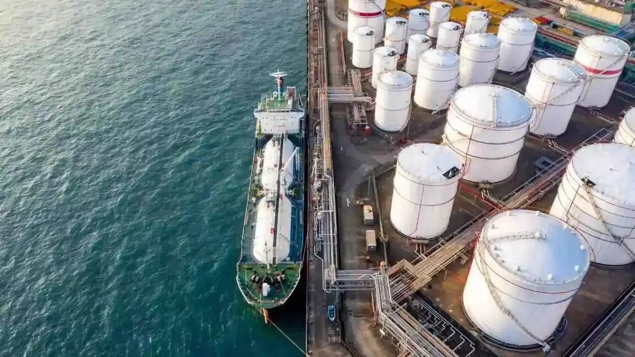 యుద్ధం కారణంగా నిలిచిపోయిన రష్యా చమురు సరఫరా..