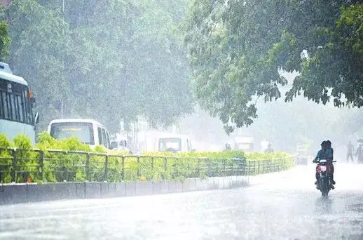 ఏపీలో ఒకవైపు సెగలు.. మరోవైపు ఉరుములు ఏపీలో ఒకవైపు సెగలు.. మరోవైపు ఉరుములు