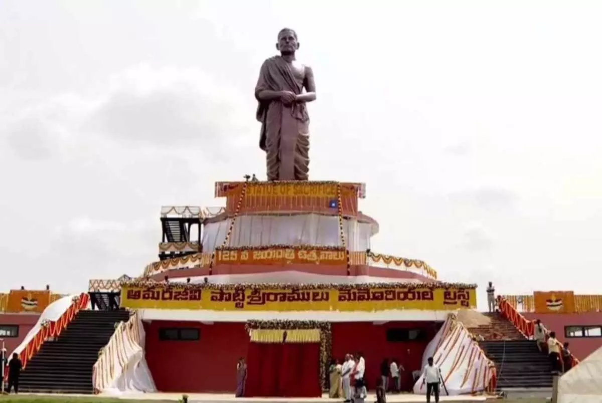 అమరావతిలో కొలువుదీరిన ’త్యాగ శిల్పం‘ అమరావతిలో కొలువుదీరిన ’త్యాగ శిల్పం‘