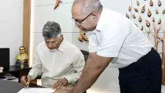 ఉగాది వేళ పేదల ఫైలుపై చంద్రబాబు తొలి సంతకం