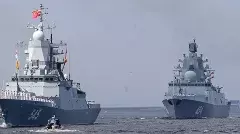 విశాఖ తీరంలో రష్యా యుద్ధ నౌకల కలకలం