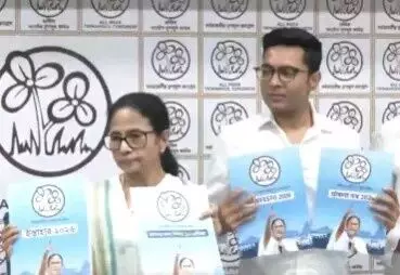 పశ్చిమ బెంగాల్: మ్యానిఫెస్టో రిలీజ్ చేసిన మమత.. పశ్చిమ బెంగాల్: మ్యానిఫెస్టో రిలీజ్ చేసిన మమత..