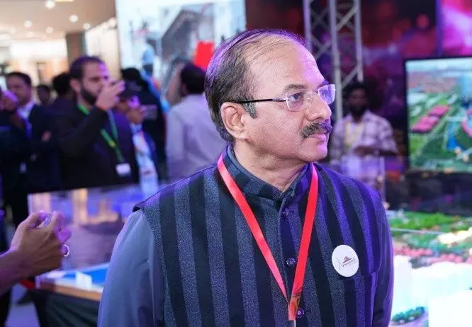 ప్రభుత్వం స్ట్రాటజిక్గా సీఆర్డీఏ కమిషనర్ కన్నబాబు బదిలీ చేసిందా? ప్రభుత్వం స్ట్రాటజిక్గా సీఆర్డీఏ కమిషనర్ కన్నబాబు బదిలీ చేసిందా?