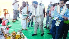 అసెంబ్లీ భవనంపై 250 మీటర్ల ఎత్తులో ఐకానిక్ టవర్