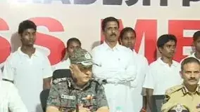 ముగిసిన 35 ఏళ్ల అజ్ఞాతం..డీజీపీ ముందు లొంగిపోయిన మావోయిస్టులు